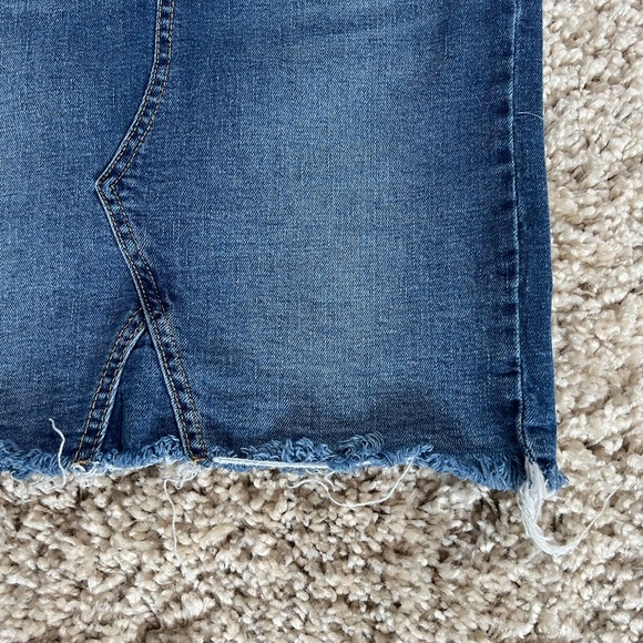 Universal Thread Jean Skirt Size 2 (26) - Picture 3 of 8